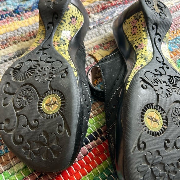 Jambu Black Sandals with Perforated Design and Arch Support - Picture 5 of 15